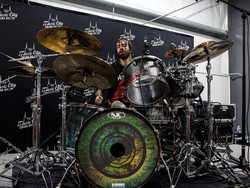 Jay Weinberg Jual Memorabilia Musiknya, Ada Topeng Slipknot hingga Drum Tur Bruce Springsteen