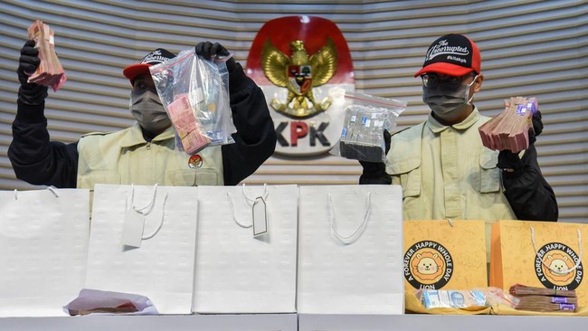 KPK ingatkan kepala daerah untuk tidak korupsi selama libur lebaran. Penyidik tetap siap melakukan penindakan meski ada libur panjang.