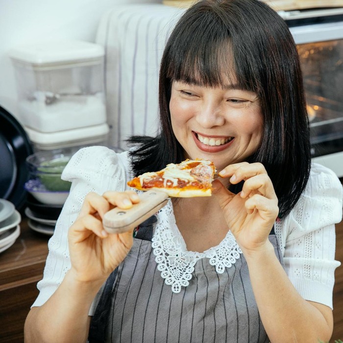 Leo suka berkumpul dengan banyak orang dan nggak bisa menolak ajakan untuk bukber