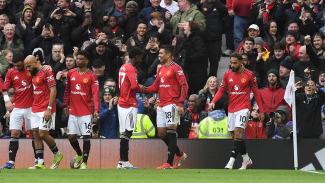 Manchester United berhasil mengalahkan Aston Villa 3-1 yang diwarnai rekor assist Bruno Fernandes pada pekan ke-30 Liga Inggris.