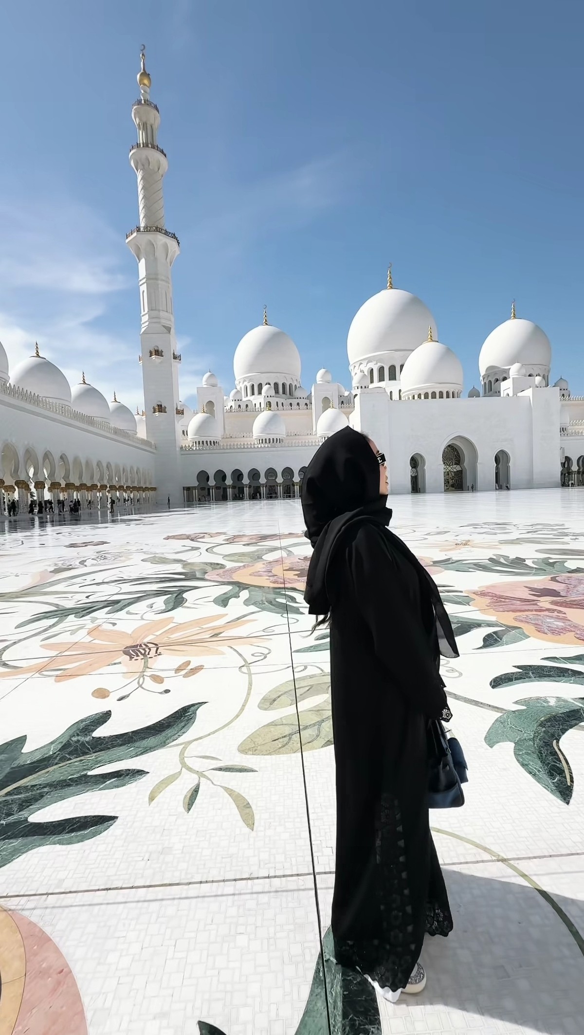 Momo jalan-jalan di Masjid Sheikh Zayed Abi Dhabi&period;