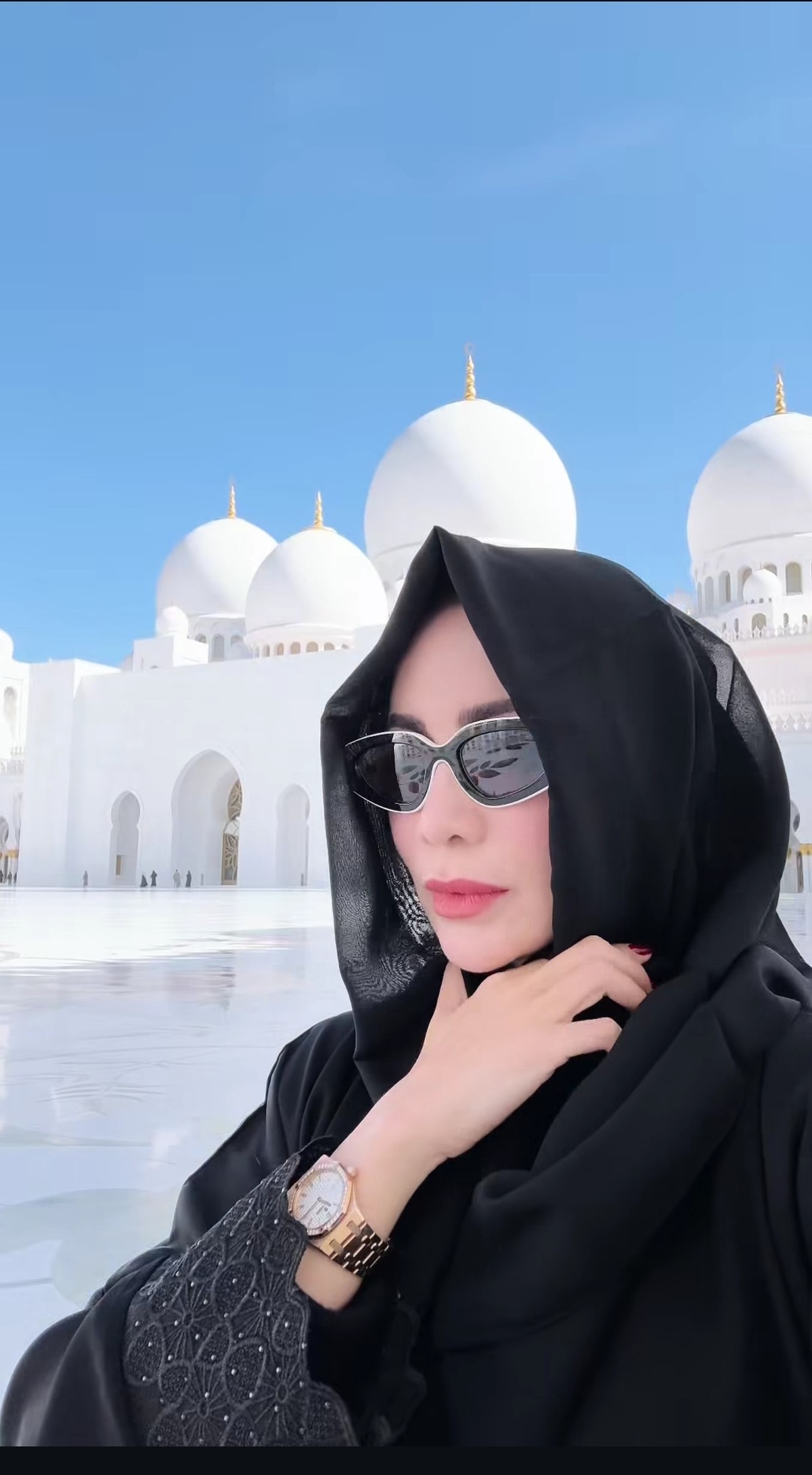 Momo jalan-jalan di Masjid Sheikh Zayed Abi Dhabi&period;