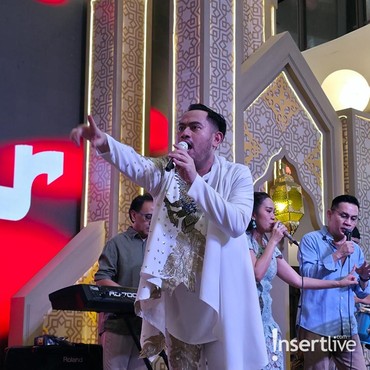 Belanja THR Mendadak Jadi Panggung Dangdut, Warga Heboh Saat Nassar Konser