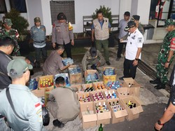 Warung Kelontong Nakal di Cibinong Bogor Dirazia, 600 Botol Miras Disita