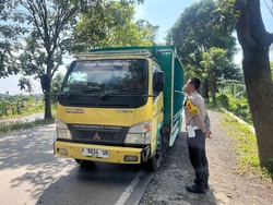 Bandel! 15 Truk Pasir di Cianjur Nekat Jalan Meski Dilarang Saat Mudik