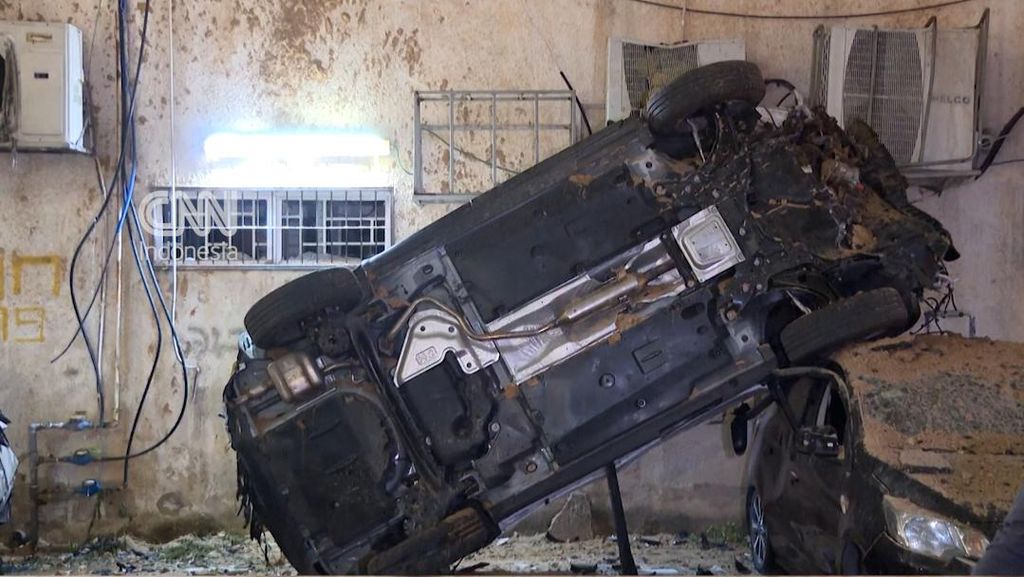 Rudal Iran Hantam Tel Aviv Israel, Mobil-Mobil Warga Hangus Terbakar