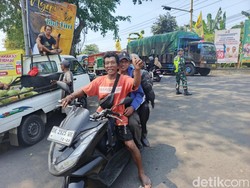 Macet 32 Km Menuju Gilimanuk, Marak Tukang Ojek Dadakan