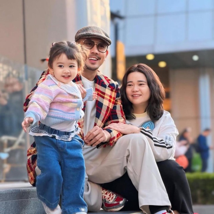 <p>Gabriella lahir pada 27 Juli 2024, Bunda. Di usianya yang baru menginjak satu tahun tujuh bulan, Gabriella tumbuh semakin cantik dan kini dirinya sudah mulai bersekolah. (Foto: Instagram @sumargodenny / @oliviasumargo)</p>