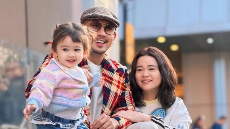 5 Potret Gabriella Anak Denny Sumargo & Olivia