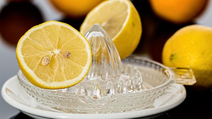 5 Trik Membersihkan Peralatan Rumah dengan Lemon agar Lebih Harum