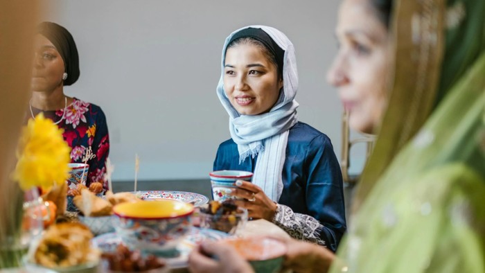 Mereka memiliki rasa empati yang tinggi sehingga mereka mampu memahami perasaan orang lain, termasuk saat berbuat salah. Mereka tidak mudah tersinggung karena bisa melihat dari sudut pandang orang lain.