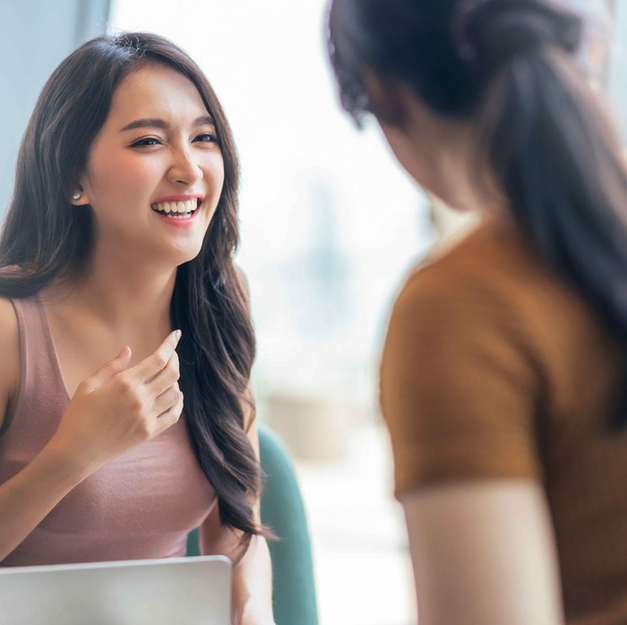 Orang yang berhati lapang memiliki empati yang tinggi. Orang yang berhati lapang mampu melihat situasi dari sudut pandang orang lain dan memahami mengapa mereka melakukan apa yang mereka lakukan.