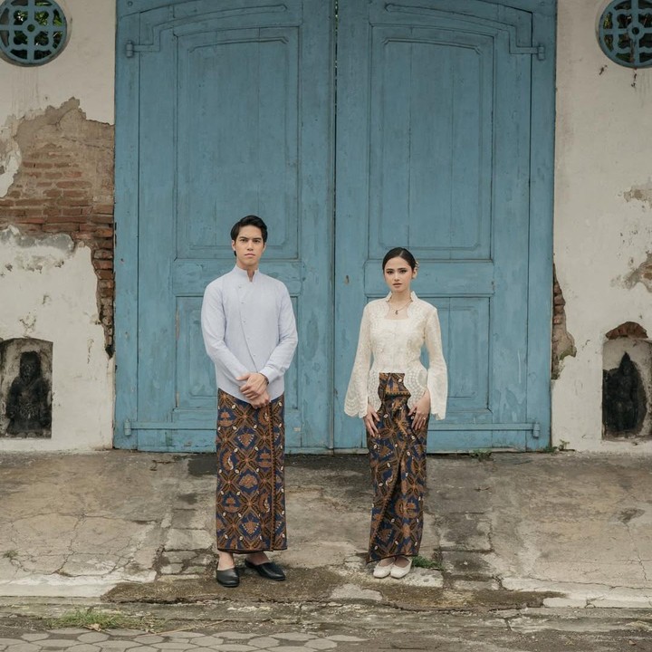<p>Kebahagiaan tengah dirasakan Syifa Hadju dan El Rumi yang akan segera menikah. Pasangan artis yang satu ini pun belum lama mencuri perhatian publik setelah membagikan beberapa foto <em>prewedding,</em> Bunda. (Foto: Instagram @elelrumi)</p>