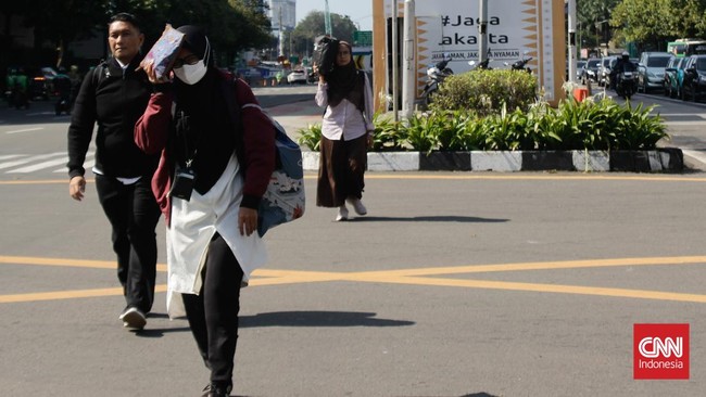 Cuaca Jakarta hari ini, Selasa (17/3), cerah berawan hingga berawan tebal. Potensi hujan ringan di Kepulauan Seribu malam ini.
