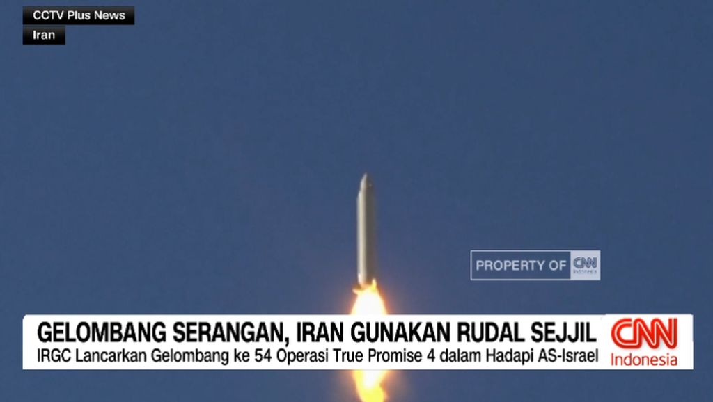 VIDEO: Gelombang Serangan, Iran Gunakan Rudal Sejjil
