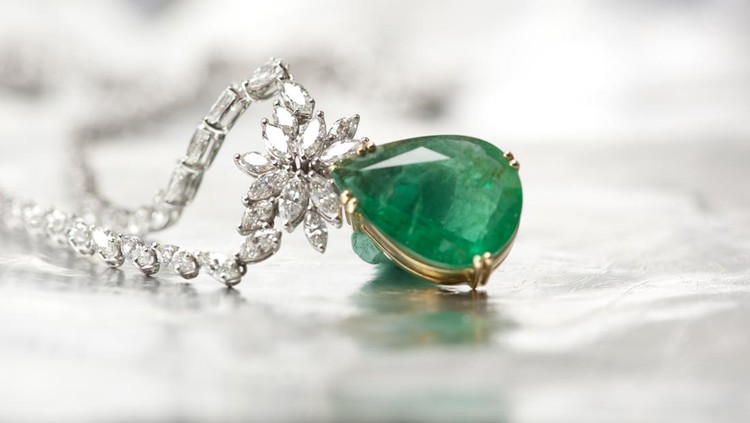 Diamond Necklace&period;