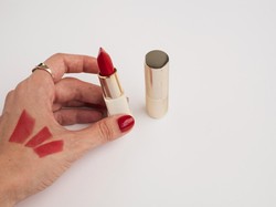 Mengenal Lipstik Food Grade yang Diklaim Lebih Aman