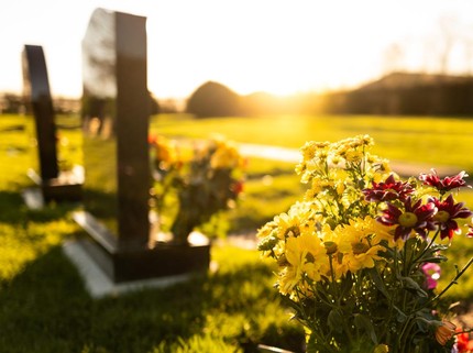 Doa Tahlil Ziarah Kubur Lengkap: Arab, Latin & Artinya