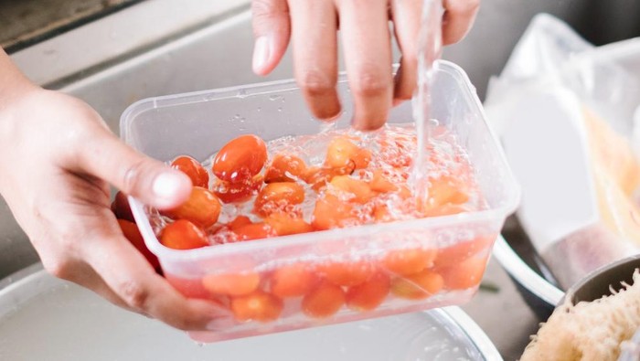5 Makanan yang Sebaiknya Nggak Dicuci Sebelum Dimasak, Salah Satunya Ayam