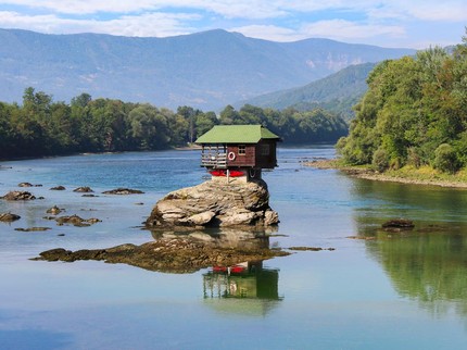 Rumah Paling Unik hingga Aneh di Dunia, Ada yang Berbentuk Serangga