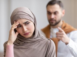 Suami Diam-diam Beri Uang ke Orang Tua Tanpa Izin Istri, Bagaimana Hukumnya?