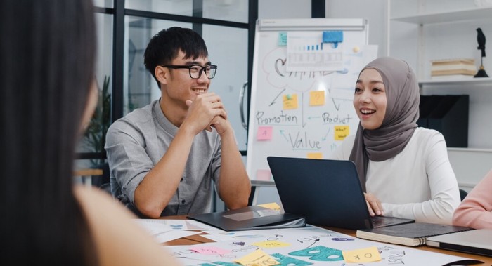 Mengikuti program magang selama gap year bisa jadi cara yang tepat buat kamu yang ingin melatih keterampilan profesional./ Foto: Freepik.com