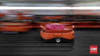 FOTO: Melihat Robot Penyortir Paket di Gudang PT Pos