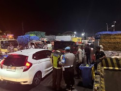 Sopir di Dermaga LCM Ketapang Banyuwangi Protes Imbas Kebijakan TBB