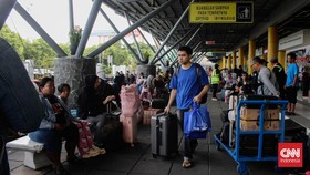 FOTO: Pemudik Mulai Memadati Pelabuhan Tanjung Priok