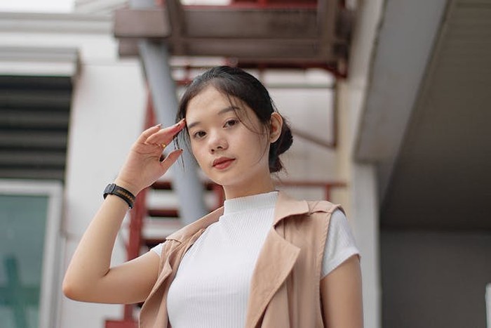 Menjadi orang yang tepat waktu sering dianggap sebagai kebiasaan kecil, tetapi sebenarnya memiliki dampak besar dalam kehidupan sehari-hari. Orang yang terbiasa datang tepat waktu biasanya dipandang lebih disiplin, dapat dipercaya, dan menghargai orang lain.