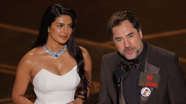 Javier Bardem kembali menyerukan dukungannya untuk pembebasan Palestian dan mengecam perang saat hadiri Piala Oscar 2026.