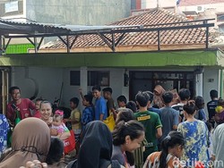 Berebut Jajan-Angpau di Tradisi Bi-Bi Probolinggo Jelang Malam 27 Ramadan