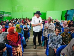 Jelang Lebaran, Wamensos Salurkan Bantuan Sembako dan ATENSI di Magelang