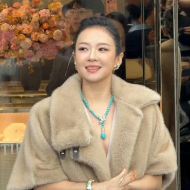 Wajah Terlihat Berbeda, Zhang Ziyi Dituding Oplas