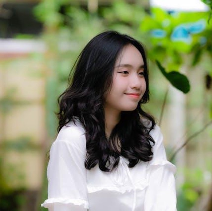 Leo dikenal memiliki energi yang hangat dan penuh semangat. Mereka menikmati perhatian, kebersamaan, dan momen-momen yang membuat hidup terasa lebih berwarna.