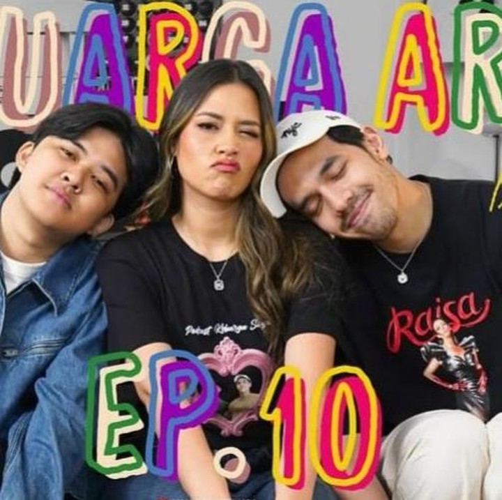 <p>Penyanyi Raisa dikenal sebagai salah satu diva pop Tanah Air dengan suaranya yang merdu. Tak hanya dirinya, sepupu-sepupunya seperti Mario Caesar dan Niky Putra juga ikut mencuri perhatian publik. (Foto: Instagram @podcastkeluargaartis)</p>