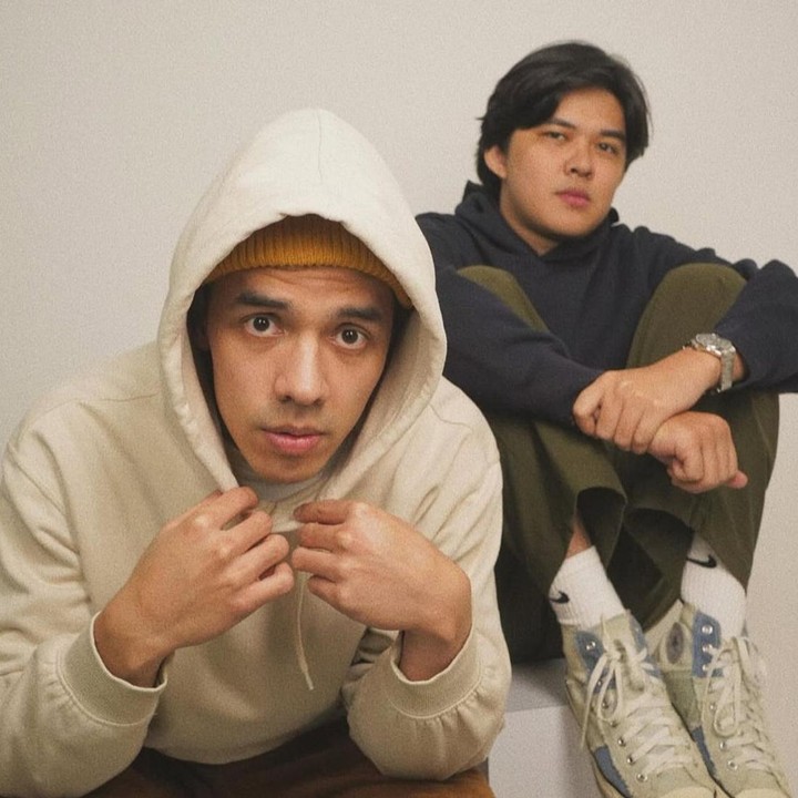 <p>Meski dikenal sebagai sepupu dari penyanyi yang membawakan lagu <em>Kali Kedua</em>, Mario dan Niky tetap bisa membangun identitas mereka sendiri di dunia hiburan. Keduanya diketahui mulai membuat <em>podcast</em> bareng dengan tajuk <em>Podcast Keluarga Artis</em>. (Foto: Instagram @nikyrputra)</p>