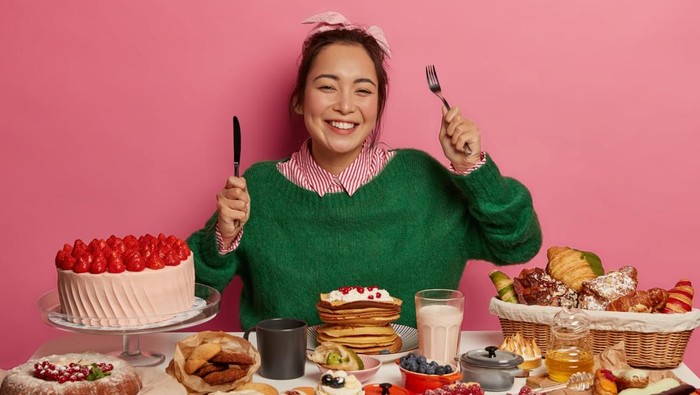 5 Tanda Kamu Terlalu Banyak Makan, Waspadai Sebelum Kesehatan Jadi Korban