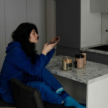 Lebih Suka Sendiri, Ini 5 Zodiak yang Betah di Rumah Selama Liburan