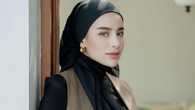 Intip 7 Gaya Hijab Turban ala Aghnia Punjabi untuk Tampil Beda Saat Lebaran