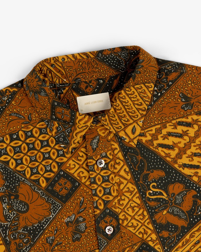 Brand asal AS, Aime Leon Dore, rilis produk bermotif batik dibuat di India dan dijual seharga 225 USD.