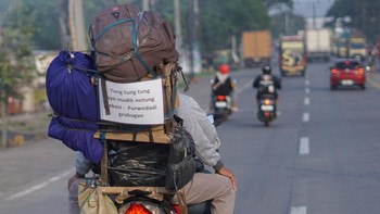FOTO: Gelombang Pemudik Motor Mulai Banjiri Jalur Pantura