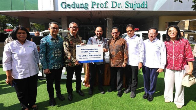 Astra menyerahkan 156 alat kesehatan dan 20 ambulans ke Kementerian Kesehatan untuk mendukung pemulihan pascabencana di Aceh dan Sumatra.