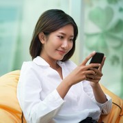 5 Ciri Kepribadian Orang yang Selalu Mengirim Kabar Duluan