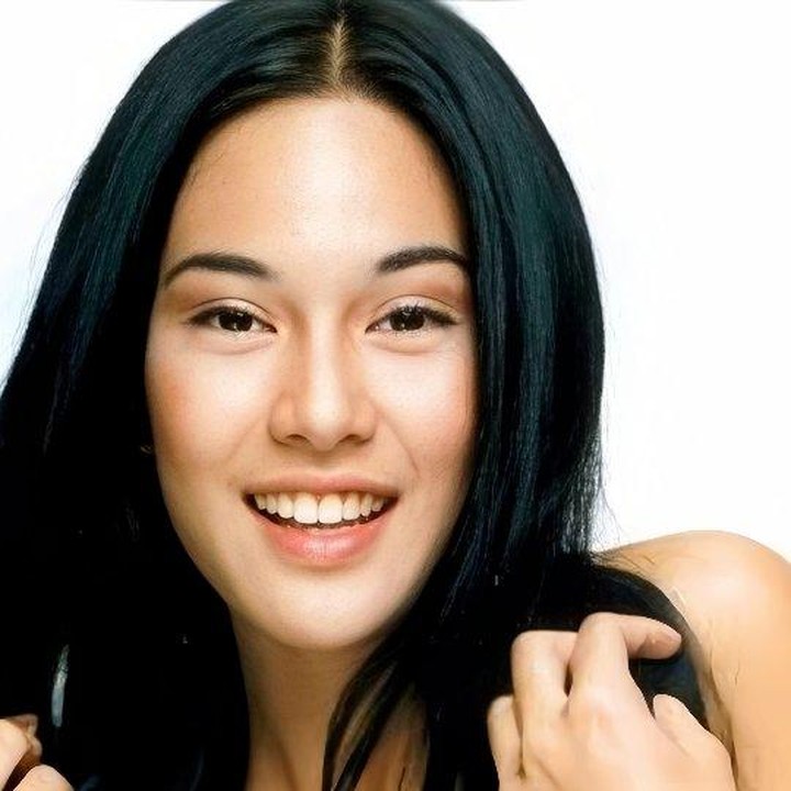 <p><em>Postingan</em> itu pun langsung menuai pujian warganet. &ldquo;Dari dulu smp skg masih aja cantikkk,&rdquo; tulis akun <em>@anazsia****.</em> &ldquo;<em>Youre that IT girl</em> maam,&rdquo; tulis akun <em>@sitikhadijahh****.</em> &ldquo;Jujur enggak ada bedanya. Cakep banget mba,&rdquo; tulis akun <em>@alda.prawi****.&nbsp;</em>(Foto: Instagram @therealdisastr)</p>