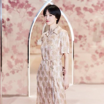 Get The Look: Outfit Lebaran yang Anggun ala Song Hye Kyo
