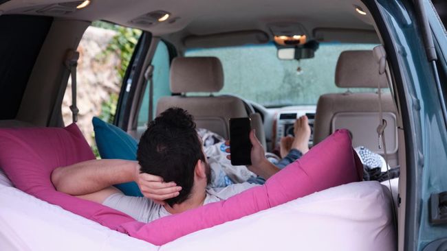 Microsleep bisa terjadi tiba-tiba saat mudik. Kenali tanda dan cara mencegahnya agar perjalanan tetap aman.