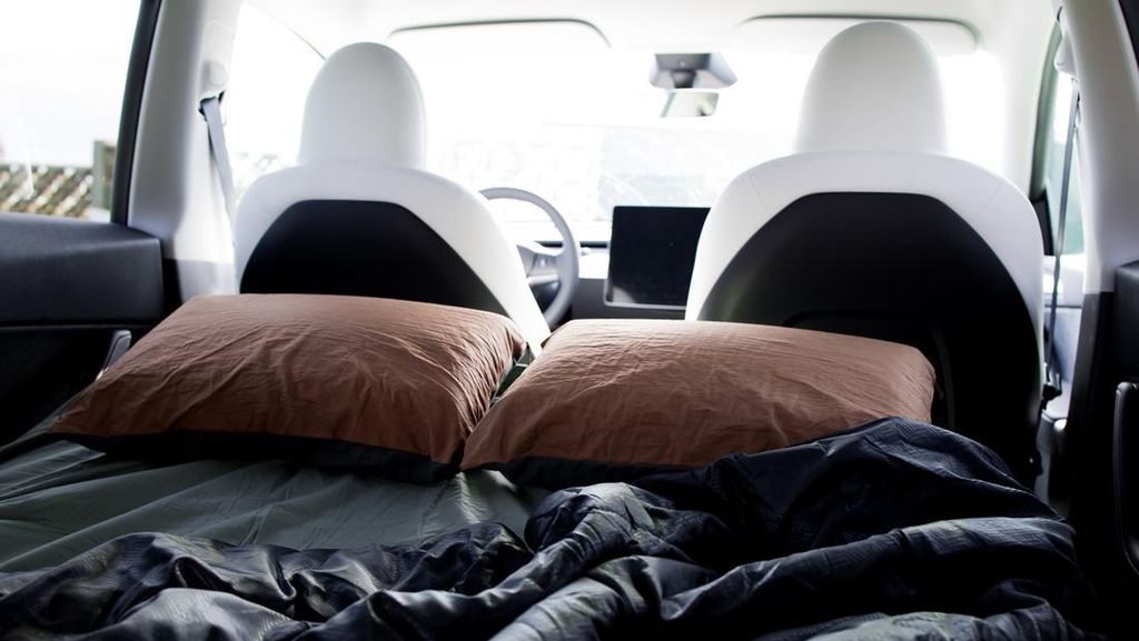 Modifikasi kabin jadi kasur cuma boleh saat mobil parkir