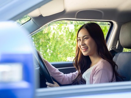 7 Ciri Kepribadian Orang yang Mau Kasih Jalan Mobil Lain saat Macet