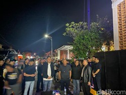 Kapolda Jatim Turun Langsung Pantau Olah TKP Ledakan di Masjid Jember